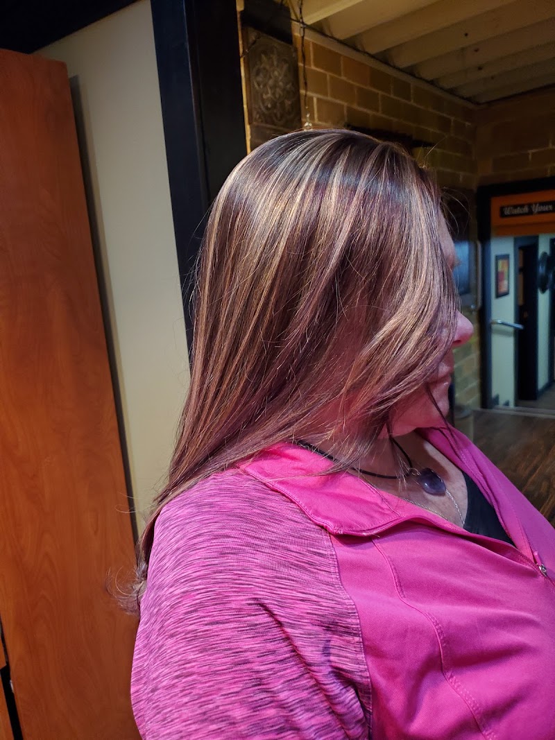 The Hair Company, hair salon in Anderson, IN, photo 2 of 7